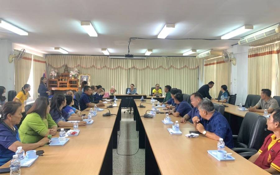 ประชุมเพื่อหารือแนวทางการป้องกันและแก้ไขปัญหาฝุ่นละอองขนาดเล็ก PM ๒.๕ ณ ห้องประชุมเทศบาลตำบลหาดแพง อำเภอศรีสงคราม จังหวัดนครพนม